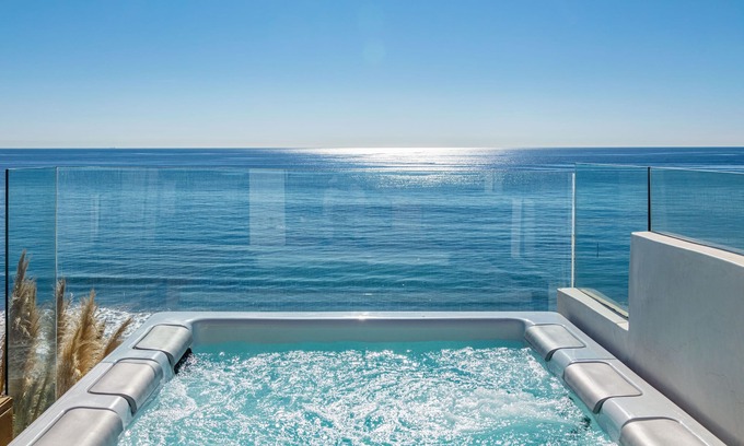 Western Malibu Casa | Malibu Luxury Private Modern Oceanfront Beach House