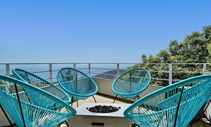 Malibu Casa | Malibu Seaside Serenity: Expansive Ocean Views Await - Family & Pet-Friendly!