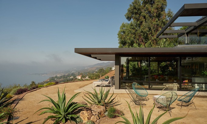 Eastern Malibu Casa | Malibu Mid-Century Modern Luxury Retreat home