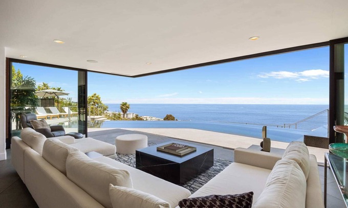Eastern Malibu Casa | Malibu Oceana Bleu- Incredible Views -Sleeps 10!