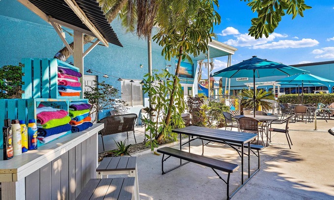 North Redington Beach Hotel | Malibu Resort Motel