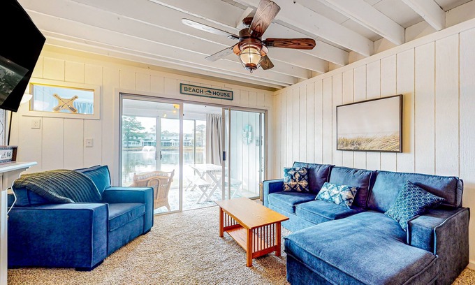 Selbyville Casa | Mallard Lakes townhouse in peaceful community with pool, hot tub, fishing pier