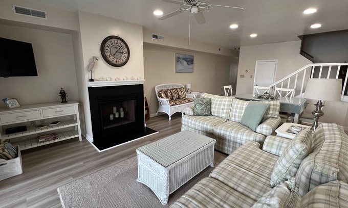 Selbyville Condominio | Mallard Lakes Waterfront Beach Condo in Fenwick Island with Two Pools