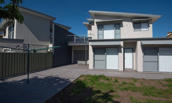 Maloneys Beach Casa | Maloneys Beach Views 3 Bed Home