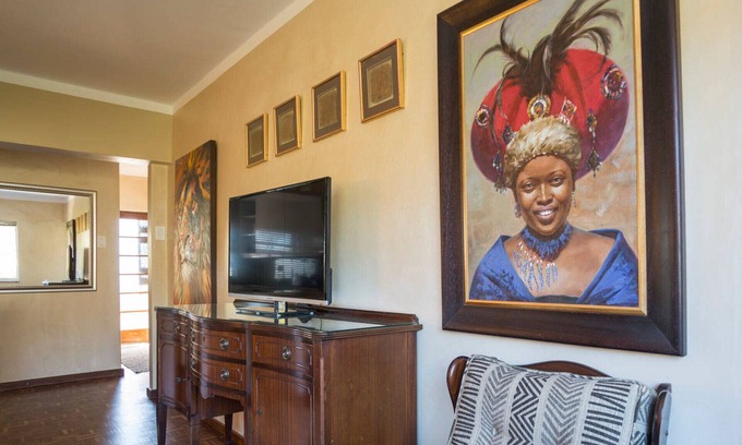 Cape Town City Centre Apartamento | ¡Mama Africa te da la bienvenida a Ciudad del Cabo! Amplio apartamento seguro de 2 dormitorios