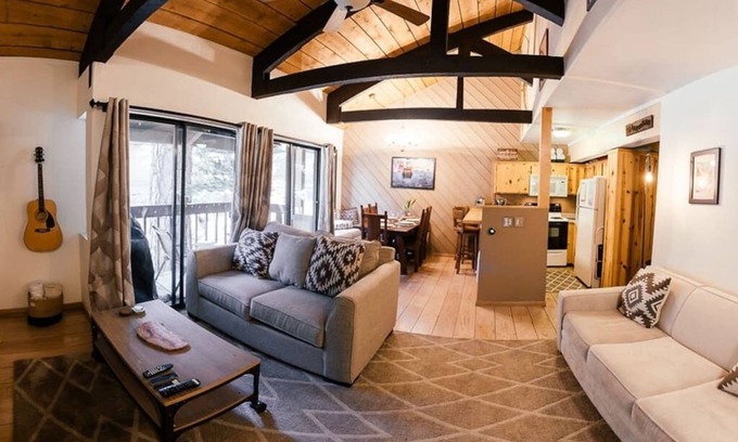 Mammoth Lakes Casa | Mammoth Cozy-Local Family Owned, 2 Bedroom/2 Bath with Garage, Close to Lifts