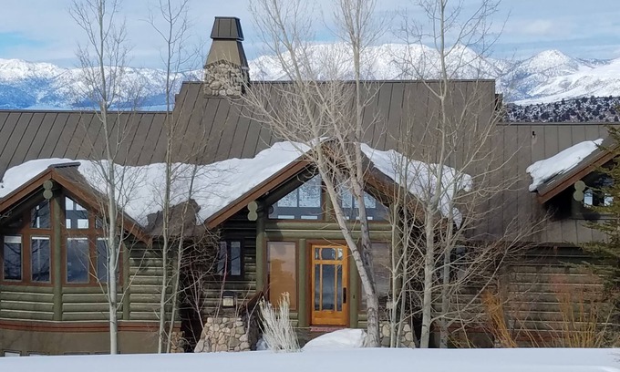 Crowley Lake Casa | Mammoth Lakes alternative premier housing. Custom Craftsman Home 14miles East
