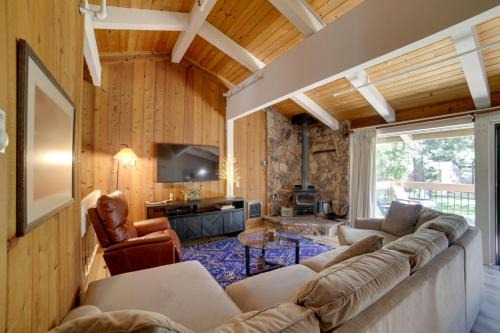 Mammoth Lakes Apartamento | Mammoth Lakes Vacation Rental 1 Mi to Ski Area!