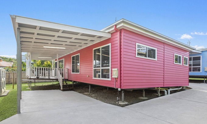 Mid North Coast Waterfront Casa | MANA, part of the Ohana Surf Bungalows (<5 minute walk to beach and shops).