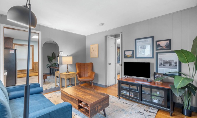 Manchester Apartamento | Manchester 1-Bedroom Oasis APT Near Downtown Main Street. Pet-Friendly!