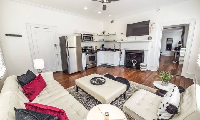 Wilmington Historic District Condominio | Manhattan on Front! Balcony Park Free!