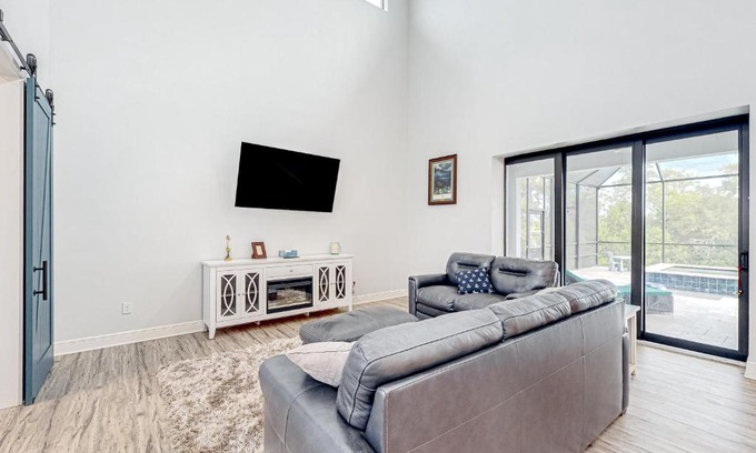 Apollo Beach Casa | Manila Palm Manor