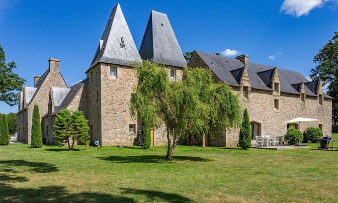 Combourg Casa | Manoir de Pléac: confort moderno en un edificio del siglo XVII.
