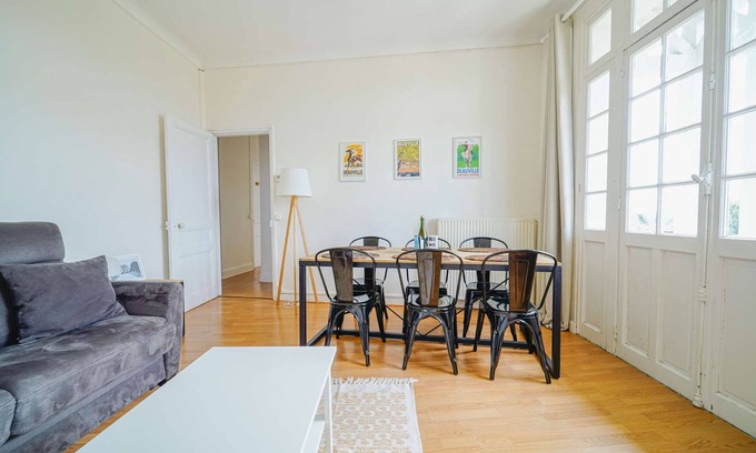 Touques Apartamento | Manoir du Vert Galant 6 people accomodation 2 Balconies Fully Furnished CC Deauville