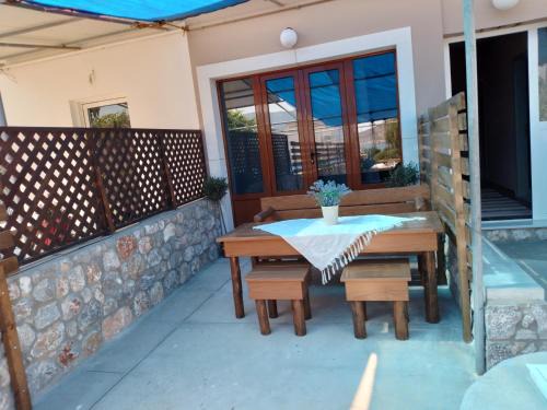 Kalymnos Apartamento | Manolakis Pizanias