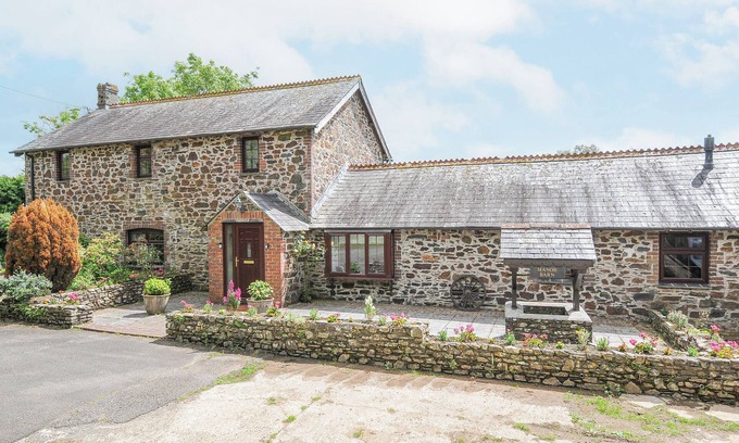 St Mellion Cabaña | MANOR BARN, pet friendly, country holiday cottage in Saltash