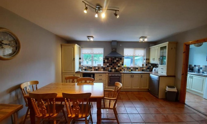Manorhamilton Casa | Manor Holiday Home-Sleeps 8