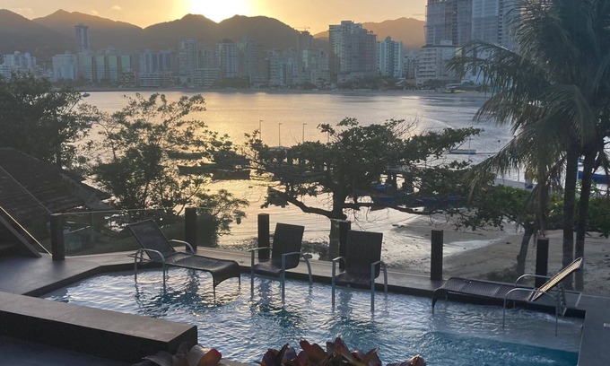 Canto da Praia Casa | Mansão com com Piscina e Incrivel Para o Mar e Cidade de Itapema