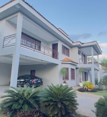 Paranoa Casa | Mansão Primavera com 03 quartos e piscina aquecida
