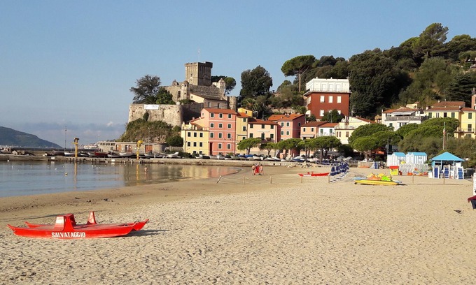 San Terenzo Apartamento | Mansard studio: Sea-5 Terre-trekking-excursions.