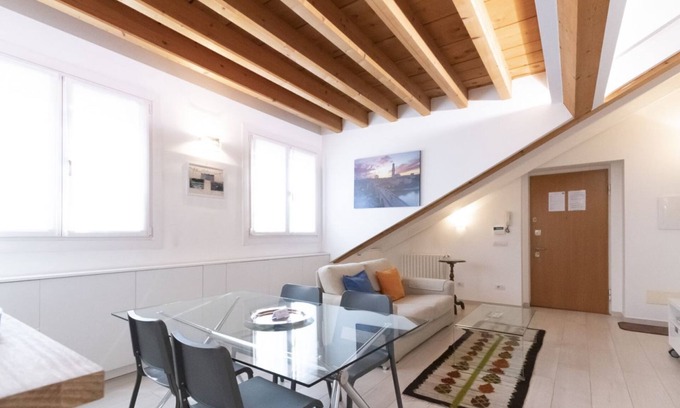 Zona Solari Apartamento | Mansarda Cola di Rienzo