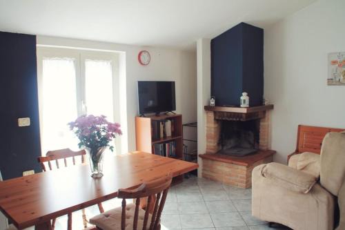 Montefranco Apartamento | Mansarda con camino