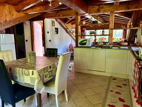 La Thuile Apartamento | Mansarda luminosa