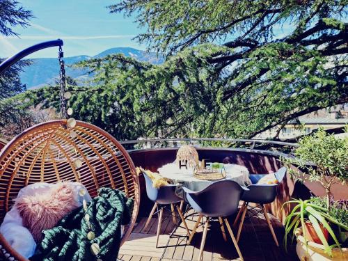 Merano Apartamento | Mansarde Zeder in Privatvilla im Zentrum Merans