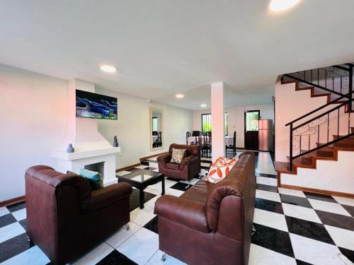 Banos de Agua Santa Villa | Mansion del Bosque with Jacuzzi 6 Bedroom 5 Bath