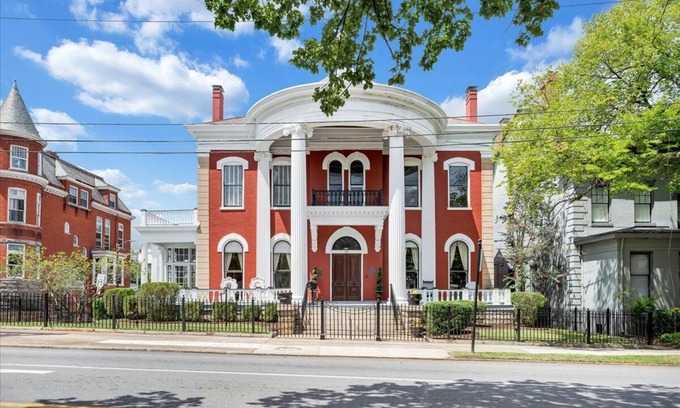 Danville Casa | Mansion on Main | Danville Vacation Rental