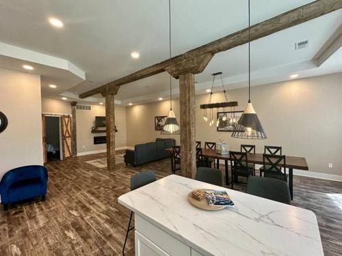 Bellevue Casa | Mansion on the Mississippi River-7 Bedrooms&Baths