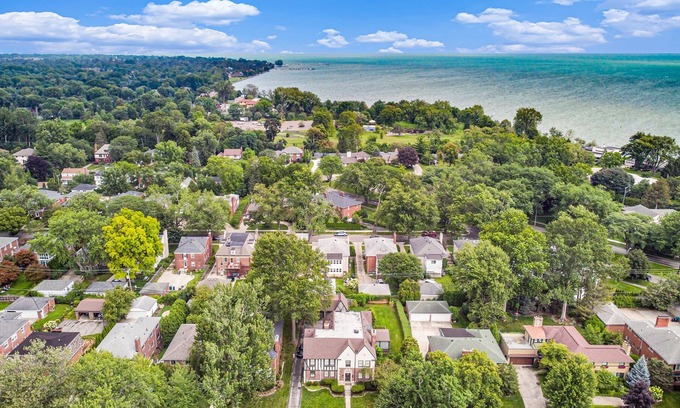 Grosse Pointe Casa | Mansion with Pub in Basement‼️