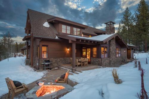 Truckee Casa | Maple by AvantStay Modern Mountain Home w Cozy Fire Pit 15 Mins frm Northstar