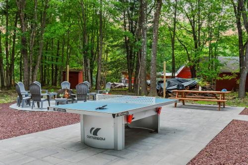 Briar Crest Woods Casa | Maple Oasis by AvantStay Newly Built w Hot Tub Game Room Fire Pit