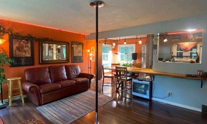Viroqua Casa | Maple St. Eco Retreat-Free Daytime EV Charging!