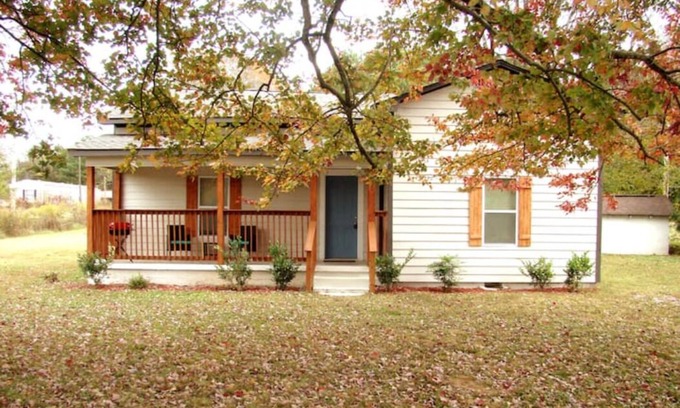 Langston Cabaña | Maple Tree Cottage - Close to boat docks and Wedding venues