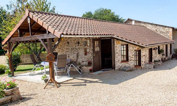 Chalais Cabaña | Maple Tree -Gîte-Tradicional-Baño Privado-Vista al Jardín
