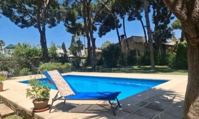 Urbanizacion el Rosario Apartamento | Mar-bella Este, Playa de Cabo-pino y Piscina Desde el Jardín