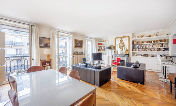 4th Arrondissement Apartamento | Marais District Spacious Apartment