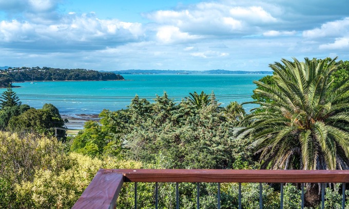 Surfdale Cabaña | Marama Cottages with Ocean Views