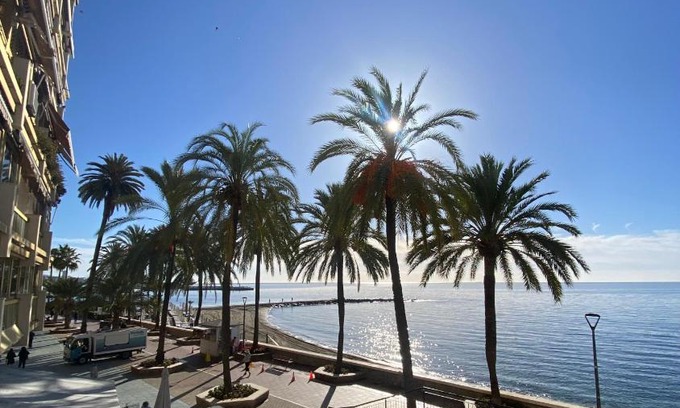 Marbella Seafront Promenade Apartamento | Marbella Beach Front Edificio Mayoral Primera Línea Playa y Centro Ciudad Alquiler Barco Opcional