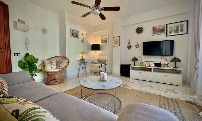 Marbella Seafront Promenade Apartamento | MARBELLA CENTRAL 10 w TERRACE by HOMING