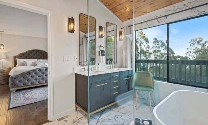 Brisbane Casa | @ Marbella Lane - 3BR Penthouse Suite |SF|Parking