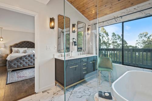 Brisbane Casa | Marbella Lane - 3BR Penthouse Executive Suite, SFO, Parking