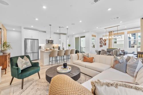 Anaheim Resort Casa | #Marbella Lane-Luxury Designer 3BR Home Disneyland
