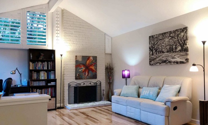Ponderosa Park Casa | @ Marbella Lane - Spacious Cozy Home | Piano