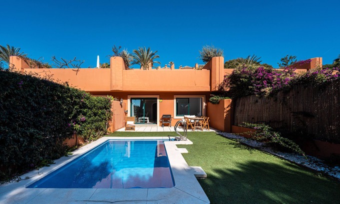 Marbella Apartamento | Marbella retreat: Private Pool & Frontline Golf House