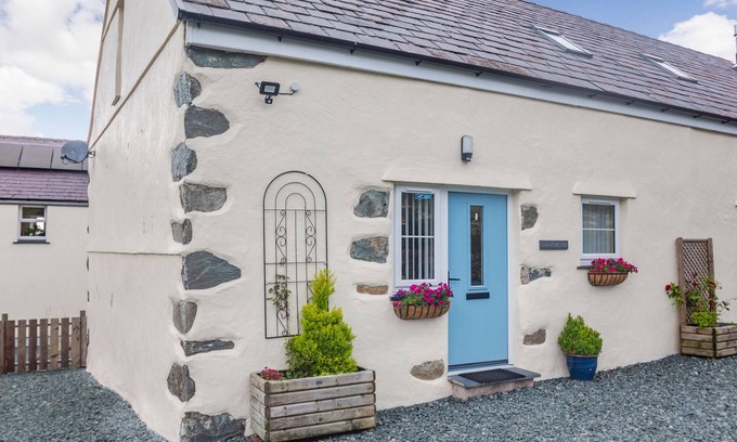 Gallt Y Foel Cabaña | MARCHLYN, pet friendly, character holiday cottage in Deiniolen