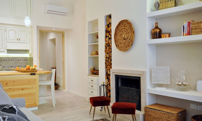 Historic Castle District Apartamento | Marco's Stylish Home: in the hearth of Cagliari