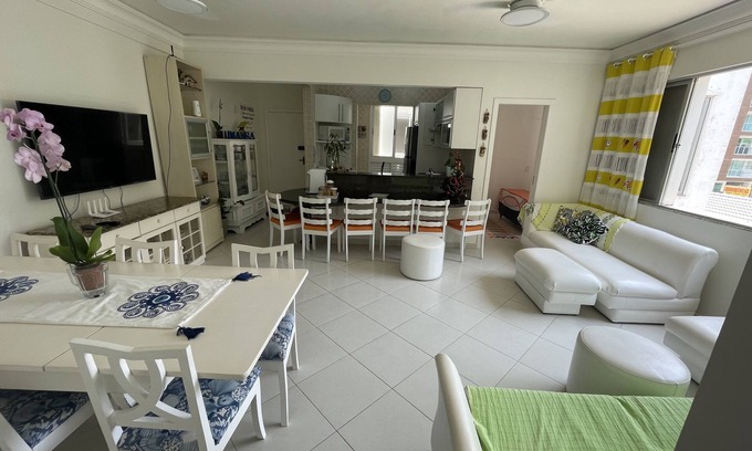 Matinhos Apartamento | Cómodo apartamento cerca de la playa en Caiobá.